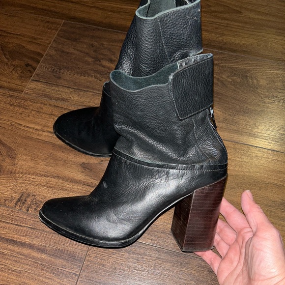 A7EIJE leather boot - Picture 1 of 5